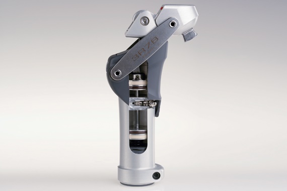 Knee joint prosthesis with iglidur guide rings